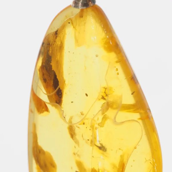 Bursztyn przezroczysty ze szczątkami roślinnymi i srebro oksydowane - naszyjnik na rzemieniu