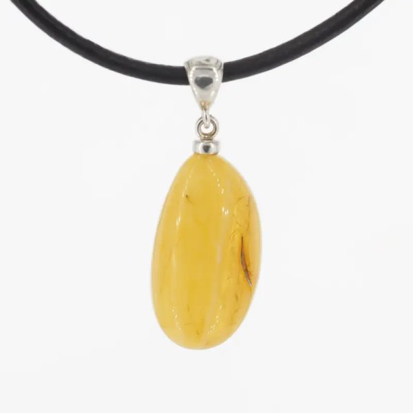 Mleczny bursztyn i srebro - naszyjnik na rzemieniu