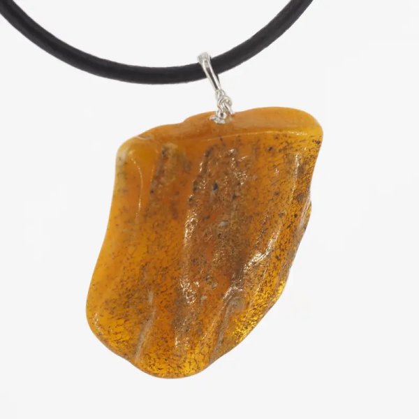 Naturalny, surowy Bursztyn mleczny, częściowo polerowany i srebro - naszyjnik na rzemieniu