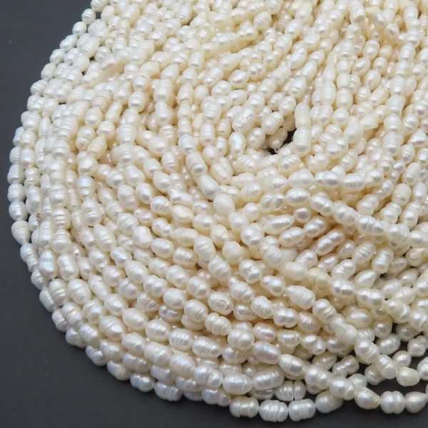 Perły Naturalne Hodowane białe ryż 5–6 mm nr 197 (sznur)