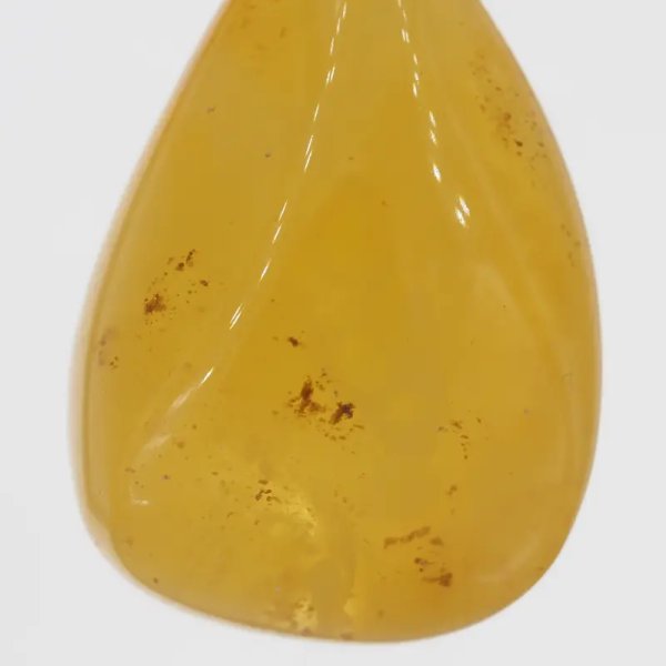 Mleczny bursztyn i srebro oksydowane - naszyjnik na rzemieniu