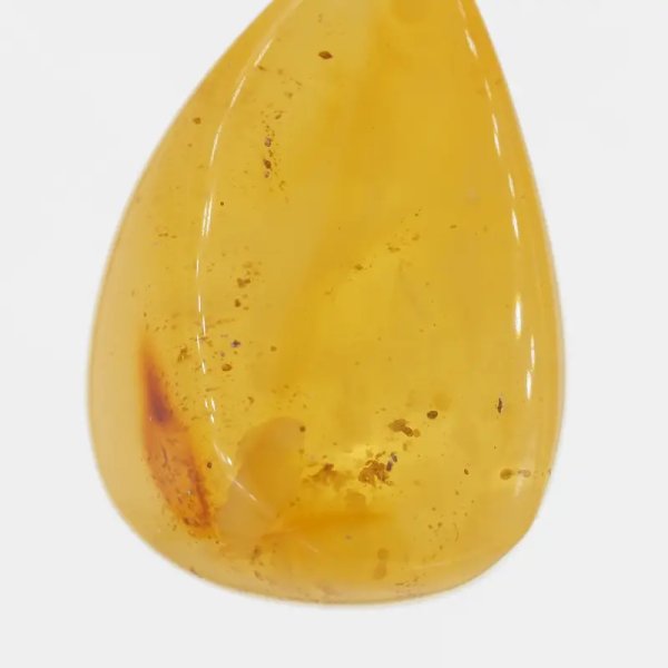 Mleczny bursztyn i srebro oksydowane - naszyjnik na rzemieniu