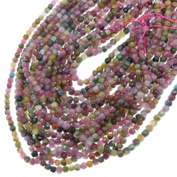 Turmalin kolorowy fasetowana kostka 4 mm (sznur)