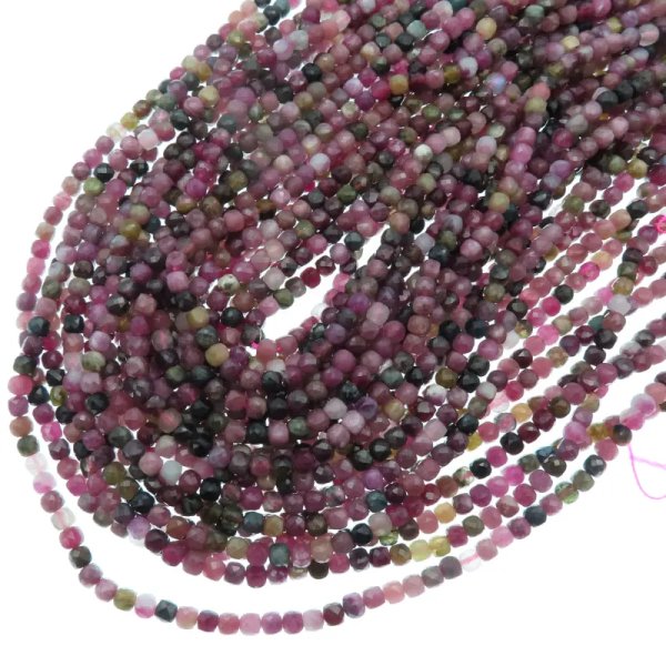 Turmalin kolorowy fasetowana kostka 4 mm (sznur)