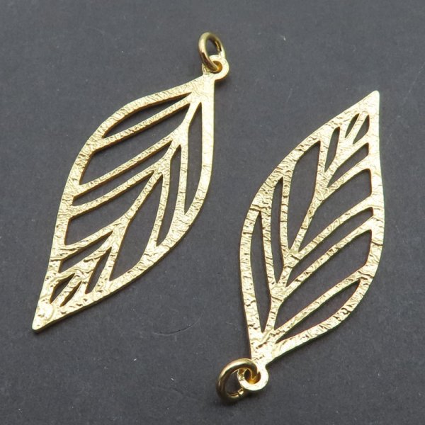 Srebro Ag złocone - zawieszka liść młotkowany  33x13mm