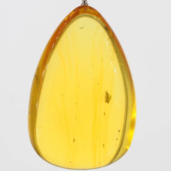 Transparentny bursztyn i srebro - naszyjnik na rzemieniu