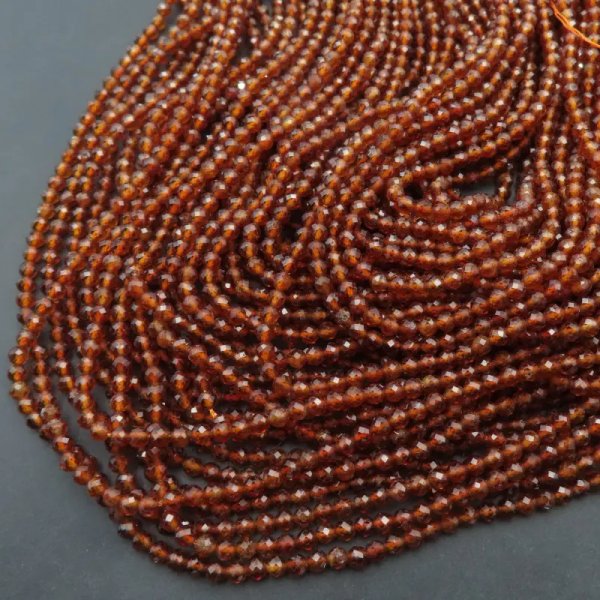 Granat brązowy, fasetowany kulka 4mm (sznur)