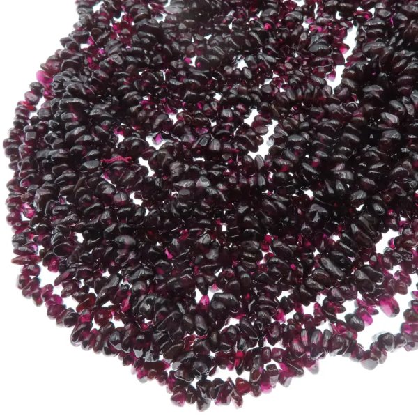 Granat polerowana sieczka 5-7mm (sznur 80 cm)