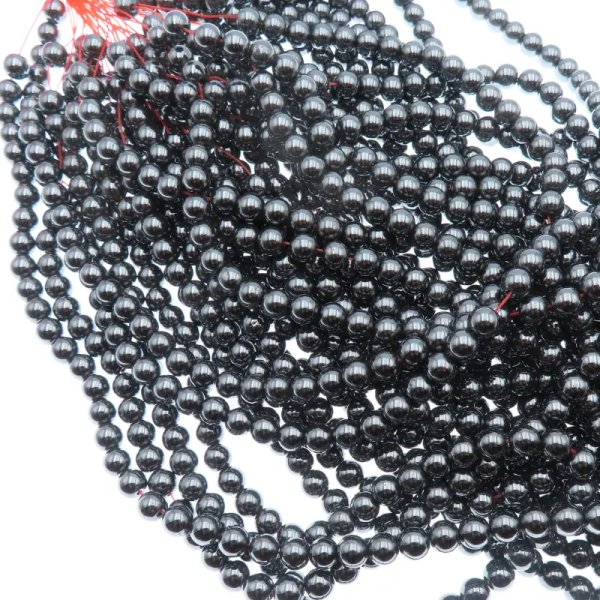 Hematyt grafitowy polerowany - kulki 6mm (sznur)
