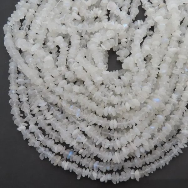 Kamień Księżycowy polerowana sieczka 5-7mm (sznur)