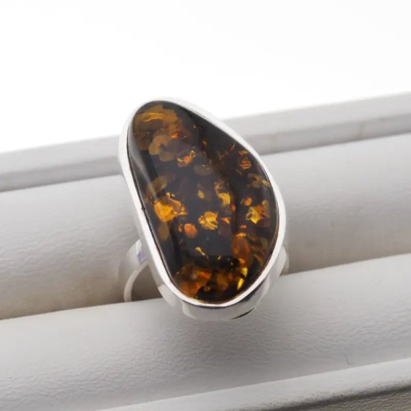 Bursztyn zielony w srebrze - pierścionek