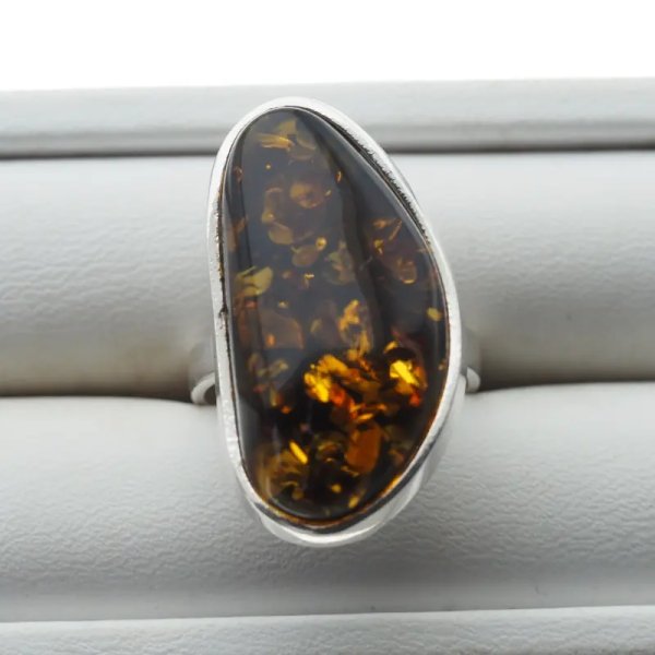 Bursztyn zielony w srebrze - pierścionek