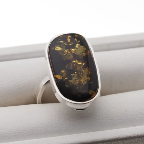 Zielony Bursztyn i srebro - pierścionek zaokrąglony prostokąt
