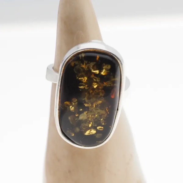 Zielony Bursztyn i srebro - pierścionek zaokrąglony prostokąt