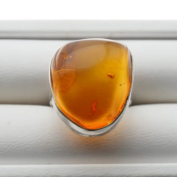 Koniakowy Bursztyn i srebro - pierścionek zaokrąglony pięciokąt