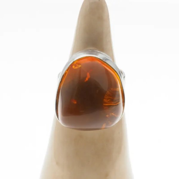Koniakowy Bursztyn i srebro - pierścionek zaokrąglony pięciokąt
