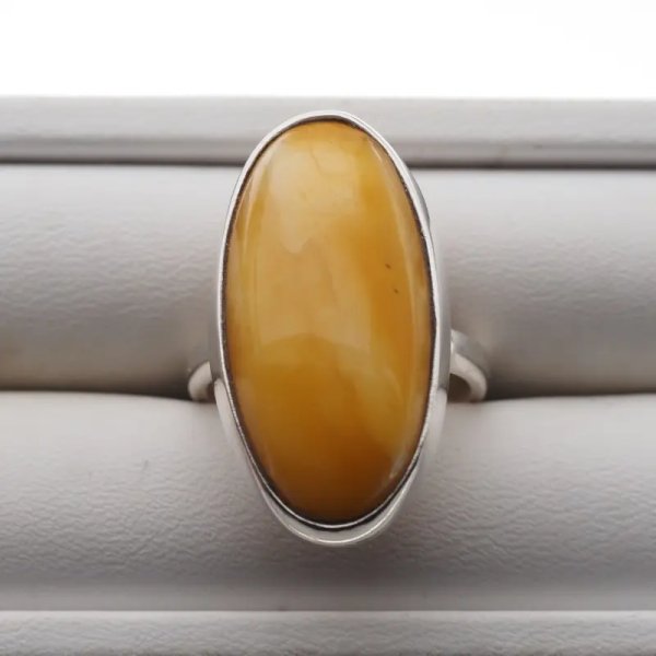 Mleczny Bursztyn i srebro - pierścionek owal (Rozmiar Jubilerski 17)