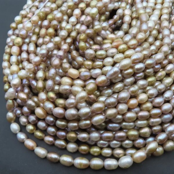 Perły Naturalne Hodowane różowo-fioletowe 6-7 mm (sznur)