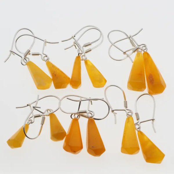 Bursztyn matowy i srebro - kolczyki stożki