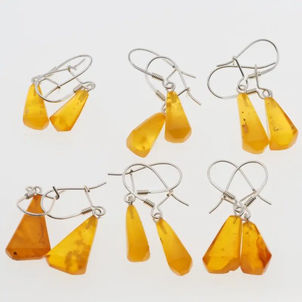 Bursztyn półmatowy i srebro - kolczyki stożki
