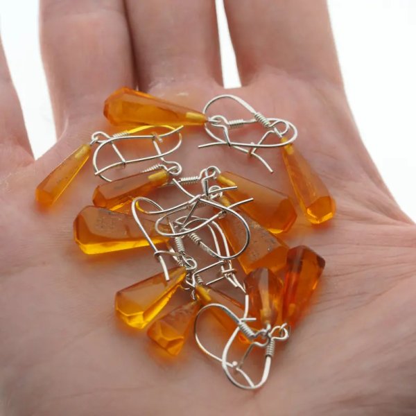 Bursztyn transparentny i srebro - kolczyki stożki