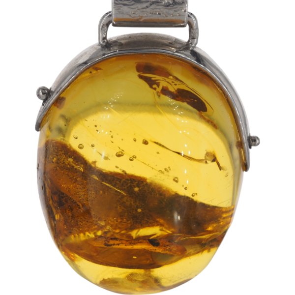Bursztyn z inkluzją i młotkowane srebro oksydowane - zawieszka z rzemieniem