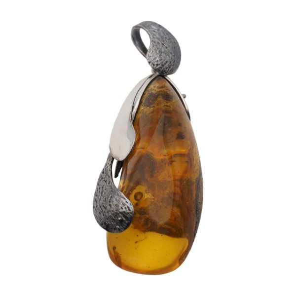 Bursztyn z inkluzją roślinną i młotkowane srebro oksydowane - naszyjnik na rzemieniu