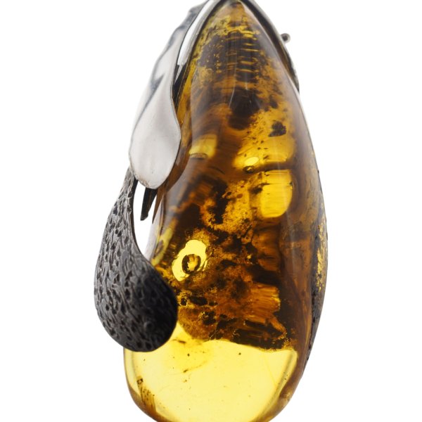 Bursztyn z inkluzją roślinną i młotkowane srebro oksydowane - naszyjnik na rzemieniu