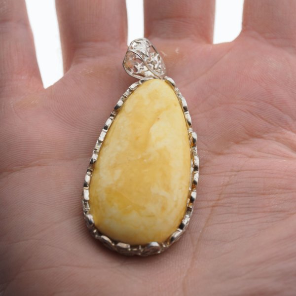 Naturalny Bursztyn żółty i srebro - zawieszka z motywem kwiatów