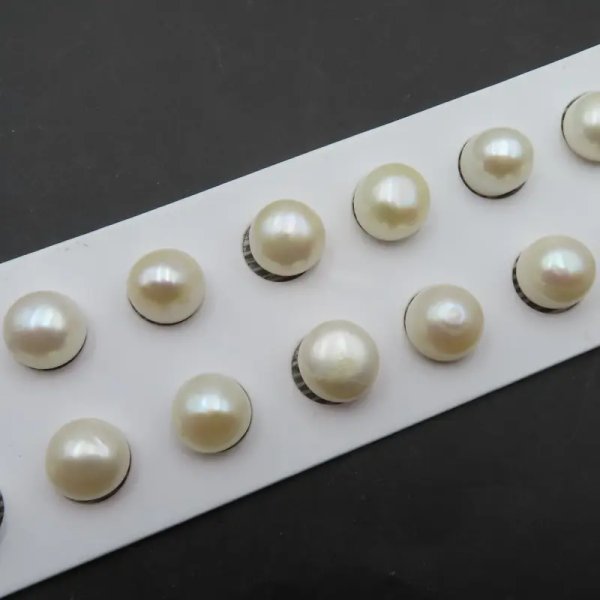 Perła hodowana (nawiercona) biała 12-12,5 mm (para lub 10 par) okrągła - wysoka jakość (3A)