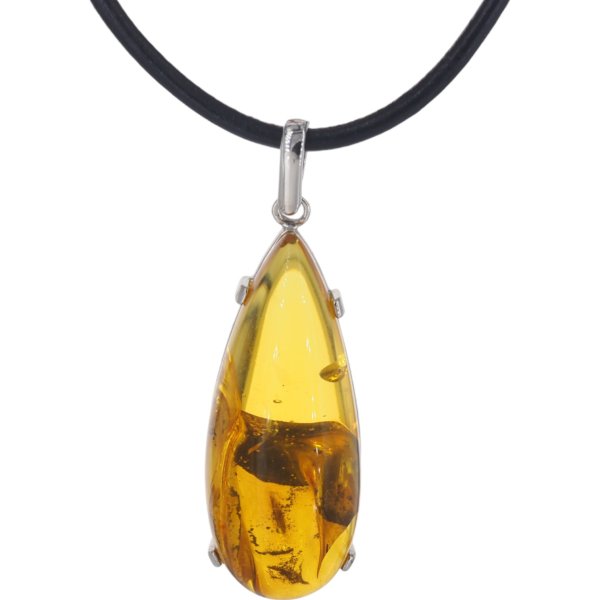 Bursztyn przezroczysty ze szczątkami roślinnymi i srebro - zawieszka z rzemieniem