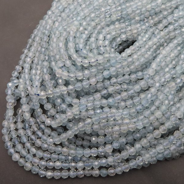 Akwamaryn fasetowany - kulki 4 mm (sznur) 