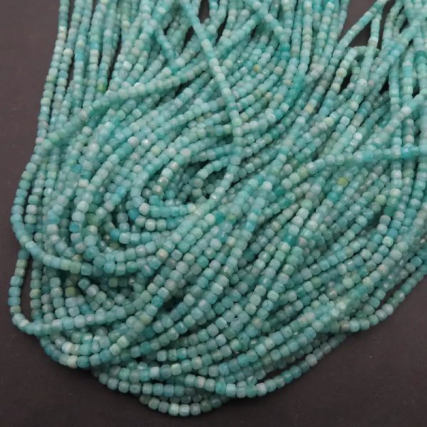 Amazonit fasetowane kostki 2,3 mm (sznur)