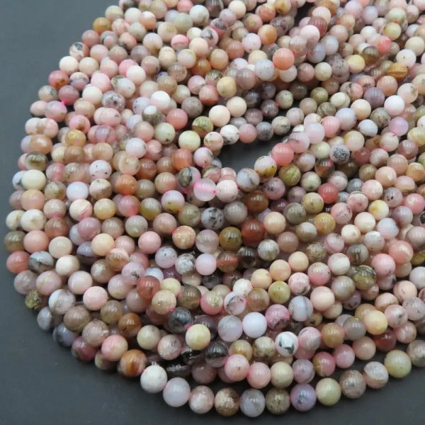 Opal Różowy kulki 6mm(sznur)
