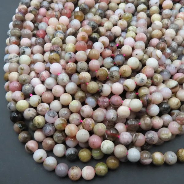 Opal Różowy kulki 8mm(sznurek)