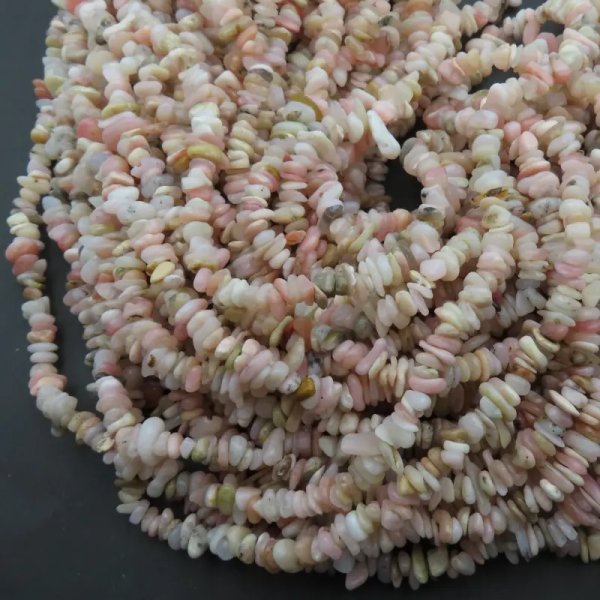 Opal Różowy polerowana sieczka 6-8mm (sznur 80cm)