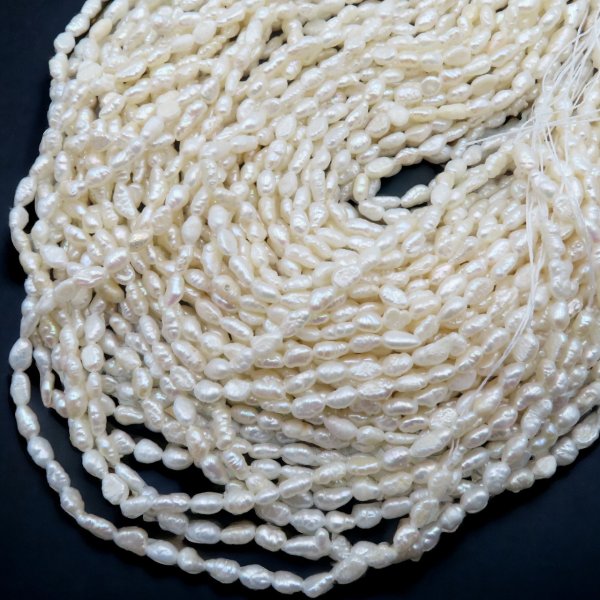 Perły Naturalne Hodowane białe 4–5 mm nr 181 (sznur)