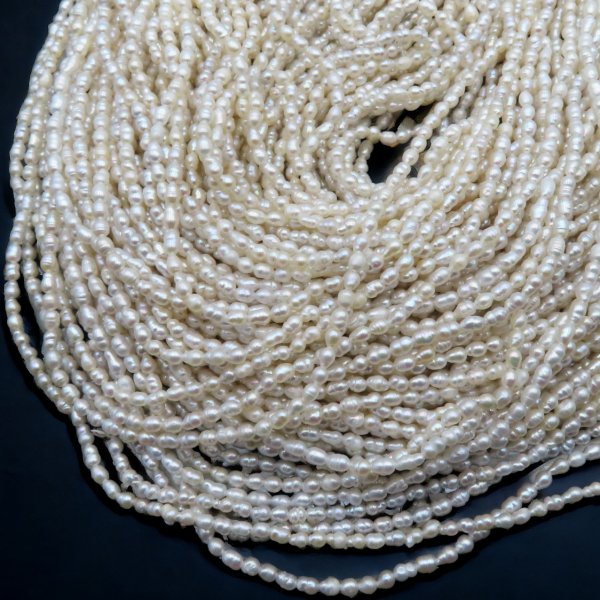 Perły Naturalne Hodowane białe 2-3 mm nr 185 (sznur)