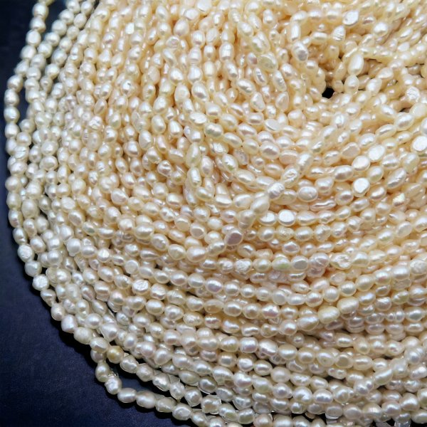 Perły Naturalne Hodowane białe ryż 3-4 mm nr 188 (sznur)