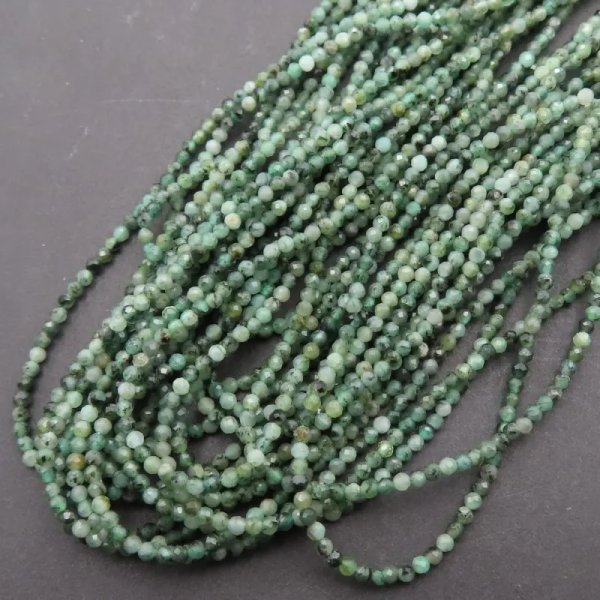 Szmaragd fasetowane kulki 1,9 mm (sznur)