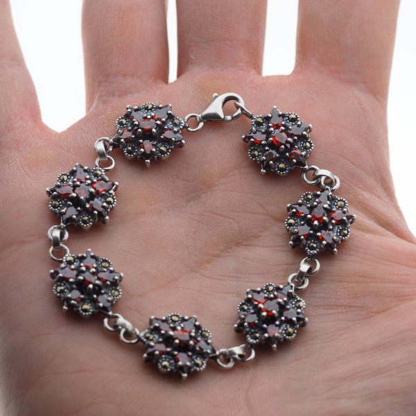 Granat fasetowany i markezyty w srebrze oksydowanym - bransoletka