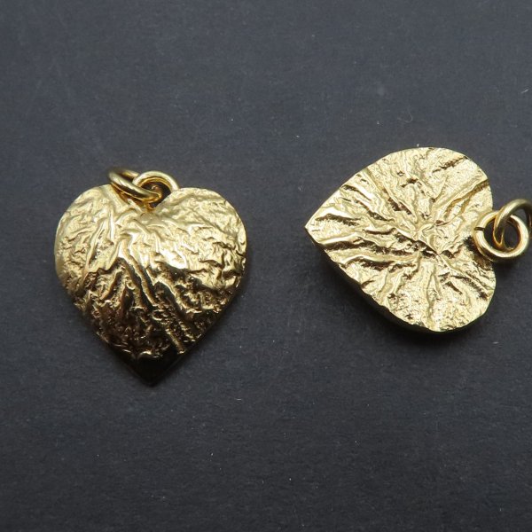 Srebro młotkowane Ag złocone - zawieszka serce  13 mm