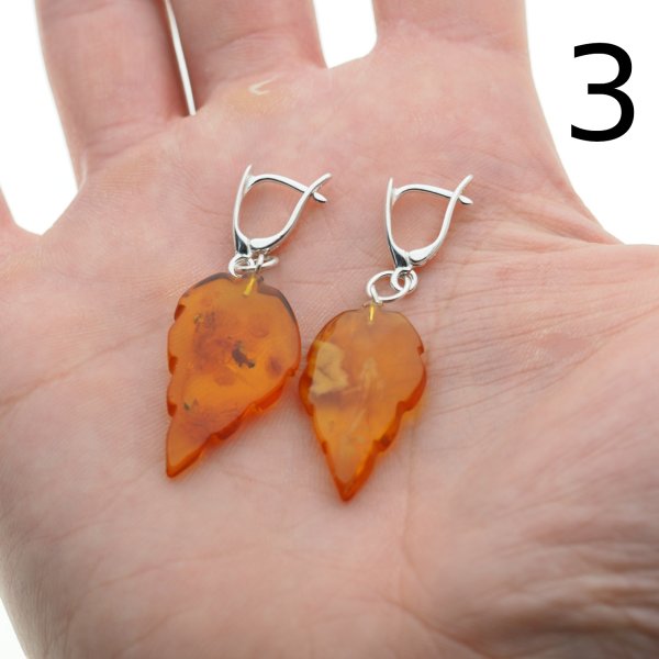 Bursztyn koniakowy, rzeźbiony i srebro - kolczyki listki (różne pary do wyboru)