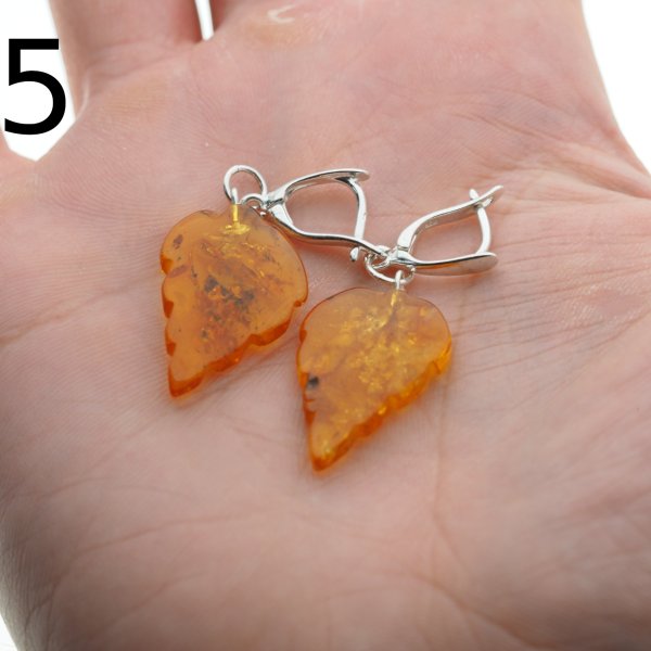 Bursztyn koniakowy, rzeźbiony i srebro - kolczyki listki (różne pary do wyboru)