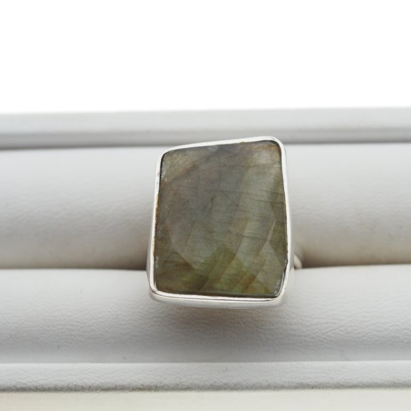 Labradoryt fasetowany i srebro - pierścionek prostokąt (Rozmiar Jubilerski 18)