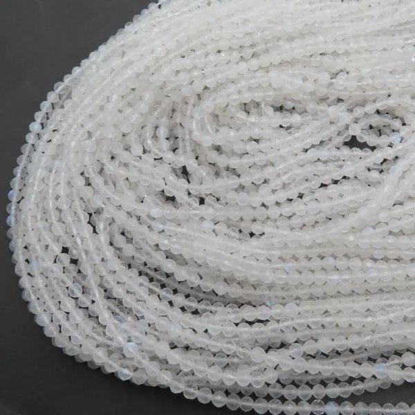 Kamień Księżycowy fasetowany kulka 4,3-4,4 mm (sznur) wysoka jakość