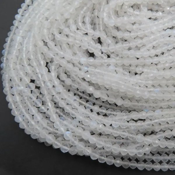 Kamień Księżycowy fasetowany kulka 4,3-4,4 mm (sznur) wysoka jakość