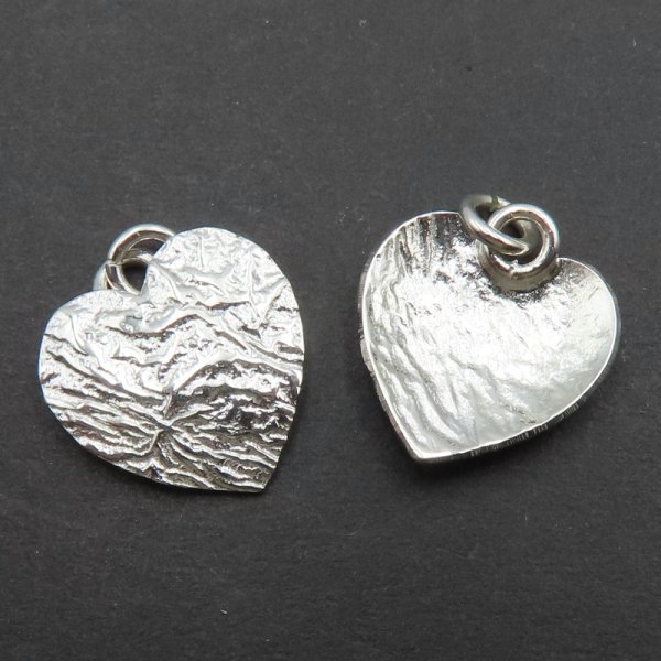 Srebro młotkowane Ag - zawieszka serce 13 mm
