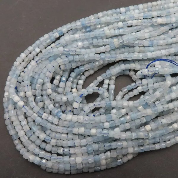 Akwamaryn Fasetowany kostki 2 mm (sznur)
