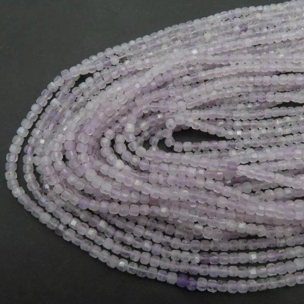 Ametyst fasetowany - kostki 3 mm (sznur)